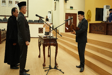 PENGAMBILAN JANJI/SUMPAH JABATAN ANGGOTA DPRD KAB. BEKASI PENGGANTI ANTAR WAKTU FRAKSI PDIP