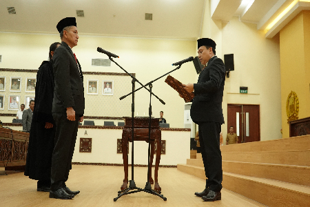 PENGAMBILAN JANJI/SUMPAH JABATAN ANGGOTA DPRD KAB. BEKASI PENGGANTI ANTAR WAKTU FRAKSI PDIP