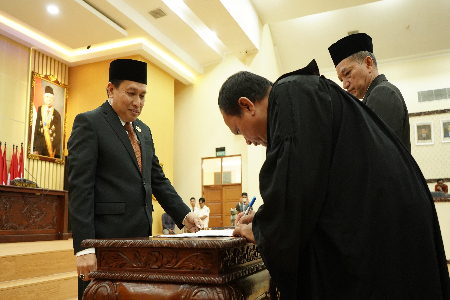 PENGAMBILAN JANJI/SUMPAH JABATAN ANGGOTA DPRD KAB. BEKASI PENGGANTI ANTAR WAKTU FRAKSI PDIP