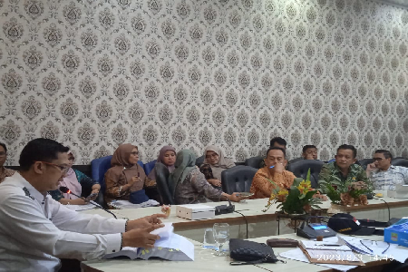 Rapat Kerja dengan Dinas Pertanian, Perindustrian, Koperasi dan UKM, Perdagangan dan Ketahanan Pangan dalam rangka Membahas Pra KUA PPAS Tahun Anggaran 2024.