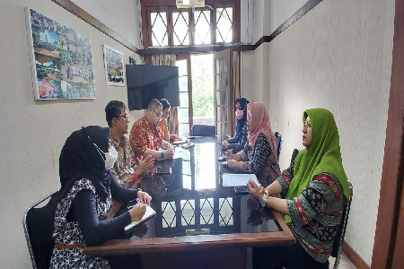 	Kunjungan Kerja Sekretariat DPRD Kab Bekasi Bagian Humas (Publikasi dan Protokol) Ke Kantor Biro Hukum Dan HAM Provinsi Jawa Barat - Bandung Dalam Rangka Koordinasi Dan Konsultasi Terkait Tata Cara Pengisian Metadata JDIH.