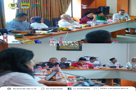 Wakil Ketua DPRD Kabupaten Bekasi, H. Usup Supriatna, S.IP dan Budi Muhammad Mustafa memimpin langsung jalannya Rapat Kerja Badan Anggaran (Banggar) DPRD Kabupaten Bekasi bersama Pemerintah Daerah yang digelar di Ruang Badan Legislatif Gedung DPRD Kabupat