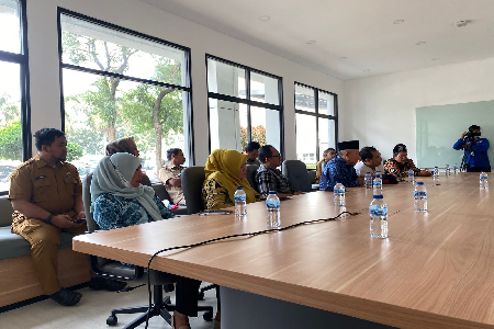 KUNJUNGAN KERJA LAPANGAN PANSUS 23 DPRD KABUPATEN BEKASI DALAM RANGKA MEMBAHAS RAPERDA TENTANG PERLINDUNGAN DAN PEMBERDAYAAN KOPERASI DAN USAHA MIKRO KE PT. FAJAR SURYA WISESA