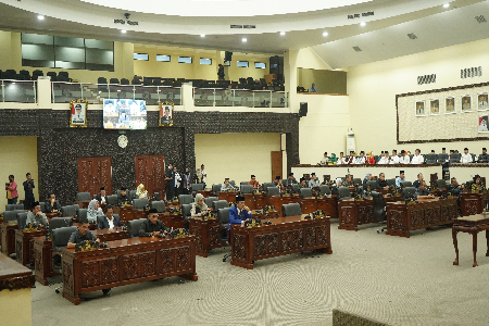 Rapat Paripurna DPRD Kabupaten Bekasi Dalam Rangka Penetapan Keputusan DPRD Terhadap Laporan Keterangan Pertanggung Jawaban (LKPJ) Bupati Bekasi Tahun 2022.