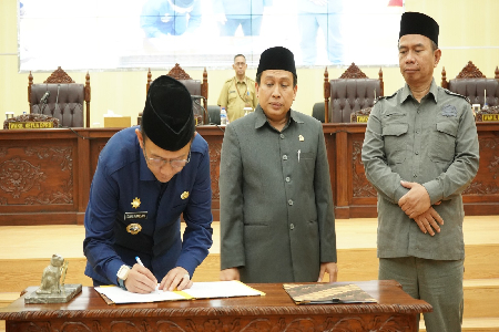 Rapat Paripurna DPRD Kabupaten Bekasi dalam rangka Penetapan Keputusan DPRD terhadap RAPERDA tentang Pertanggungjawaban Pelaksanaan APBD Tahun Anggaran 2022