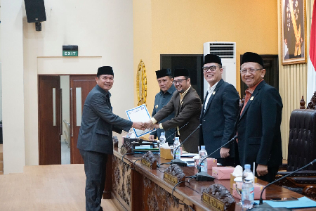 Paripurna Kesebelas Masa Persidangan Kesatu Tahun Sidang 2024-2025 Tetapkan 2 Raperda