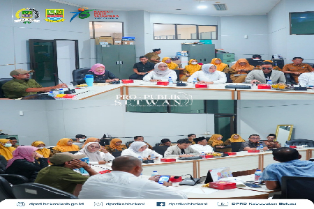 Cikarang Pusat (14/10/2025) Komisi III DPRD Kabupaten Bekasi menggelar Rapat Kerja bersama Dinas Lingkungan Hidup (DLH) Kabupaten Bekasi, khususnya Bidang Penegakan Hukum (Gakkum), dalam rangka membahas hasil temuan dan tindak lanjut pelanggaran lingkunga