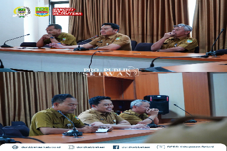 Plt. Sekretaris DPRD Kabupaten Bekasi, Drs. Dwy Sigit Andrian, M.M., memimpin jalannya Rapat Evaluasi Kinerja Pegawai di lingkungan Sekretariat DPRD Kabupaten Bekasi, sekaligus dirangkaikan dengan sosialisasi penggunaan tanda tangan elektronik melalui Apl