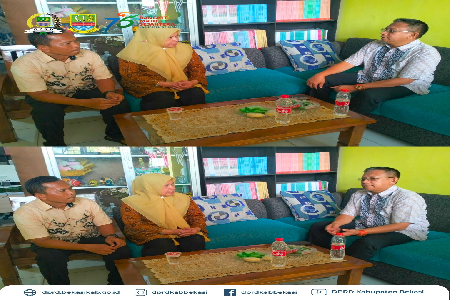 Cibitung (11/12/2025) Wakil Ketua DPRD Kabupaten Bekasi, Budi Muhammad Mustafa, melakukan peninjauan langsung ke SDN Wanasari 8, Kecamatan Cibitung, untuk melihat kondisi fasilitas pendukung Kegiatan Belajar Mengajar (KBM). Kunjungan ini dilakukan sebagai