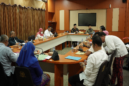 RAPAT PANSUS 23 DAN 24 TERKAIT LKPJ MEMBAHAS RAPERDA TENTANG PAJAK DAERAH DAN RETRIBUSI DAERAH