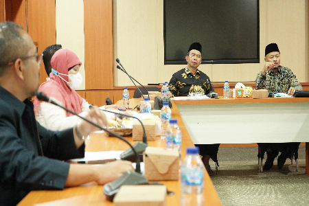 RAPAT PANSUS 23 DAN 24 TERKAIT LKPJ MEMBAHAS RAPERDA TENTANG PAJAK DAERAH DAN RETRIBUSI DAERAH