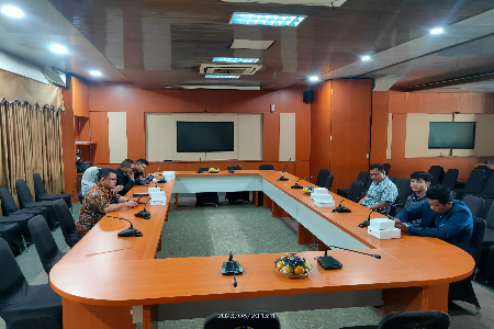 Rapat Kerja Anggota Komisi IV DPRD Kab. Bekasi yaitu Bapak Rusdi Haryadi, S.P.d.I bersama Dinas Ketenagakerjaan Kab. Bekasi dan Team Relawan Demi Indonesia di Ruang Rapat DPRD Kab. Bekasi dalam rangka membahas Permasalahan Ketenagakerjaan di PT Sugity Cre